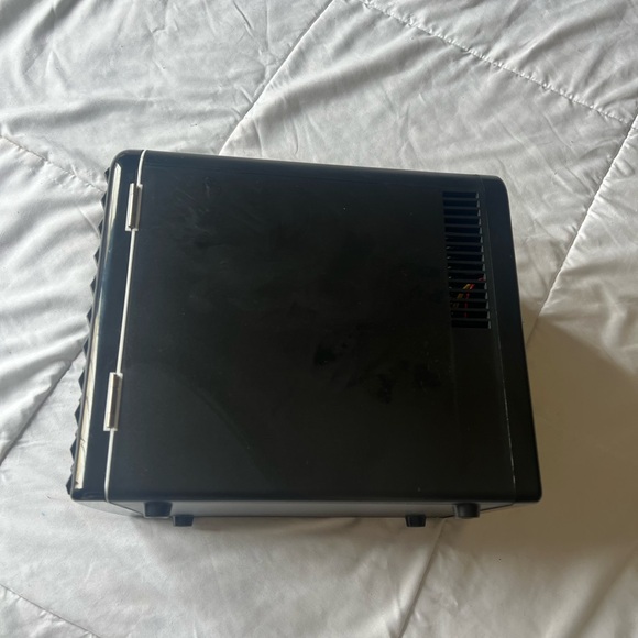 New mini refrigerator by Frigidaire - Picture 7 of 12